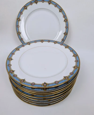Service d'assiettes plates en porcelaine de Limoges signées Robert Picard