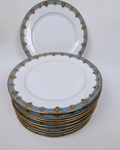 Service d'assiettes plates en porcelaine de Limoges signées Robert Picard