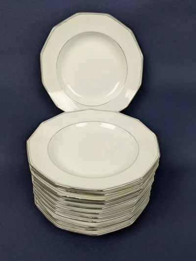Lot de 12 assiettes creuses en porcelaine de Limoges blanche à liseré argenté vintage