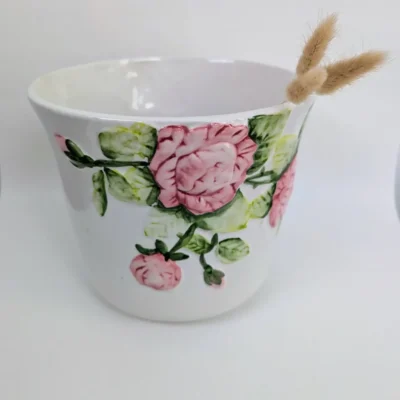 Grand cache pot en Barbotine vintage aux motifs de fleurs