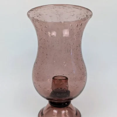 Bougeoir photophore en verre soufflé de couleur aubergine