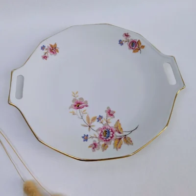Plat à tarte en porcelaine de Limoges aux motifs de fleurs