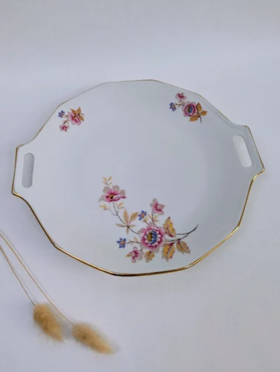 Plat à dessert ancien en porcelaine de Limoges signé P.F.C, décor floral rose et bleu avec anses dorées, art de la table vintage français.