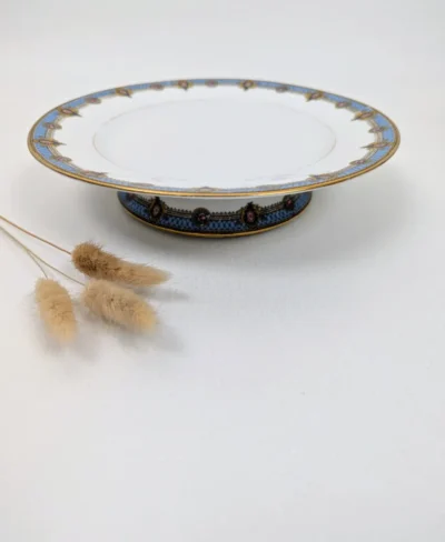 Plat à dessert sur pied en porcelaine de Limoges