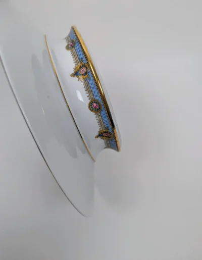 Plat à gâteaux sur pied porcelaine Limoges Robert Picard décor fleurs et or Villa Brieg présentoir vintage