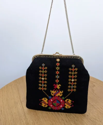 Sac à main vintage en point de croix motifs colorés