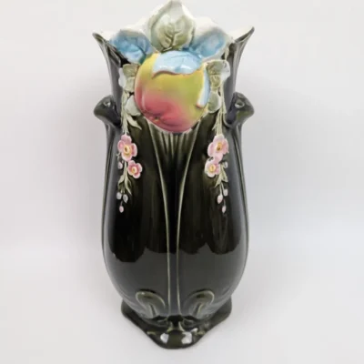 Grand vase en céramique Art Nouveau de la faiencerie Gustave de Bruyn