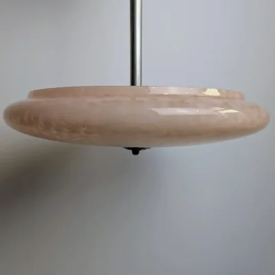 Suspension vintage époque Art déco avec coupole en verre de clichy rose.