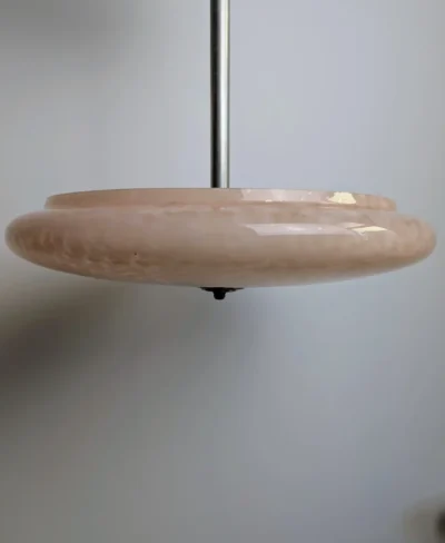 Suspension vintage époque Art déco avec coupole en verre de clichy rose.