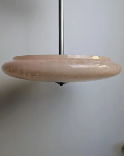 Suspension vintage époque Art déco avec coupole en verre de clichy rose.