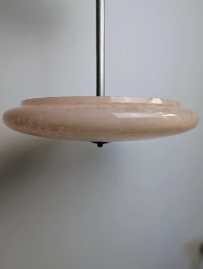 Suspension vintage époque Art déco avec coupole en verre de clichy rose.