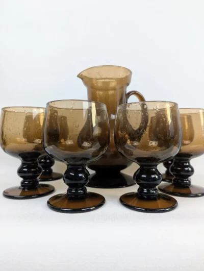 Verre à orangeade vintage en verre soufflé bullé coloris fumé artisanat de Biot