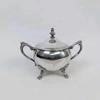 Sucrier en métal argenté avec 2 anses signé Sheffield