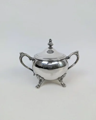 Sucrier en métal argenté avec 2 anses signé Sheffield