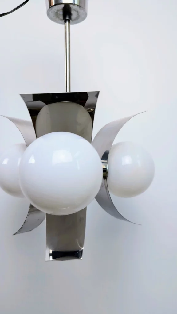 Lustre Space Age à globes en opaline blanche - Diffusion lumineuse optimale