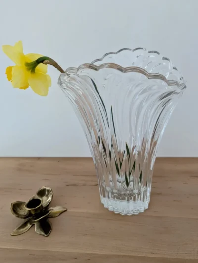 Vase en cristal d'Arques modèle Niagara avec pans coupés verticaux et base épaisse