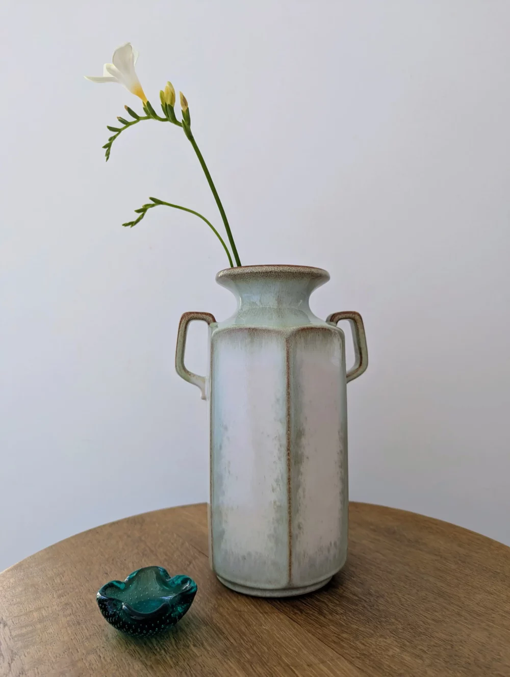 Vase amphore West Germany signé Scheurich, couleur vert d'eau