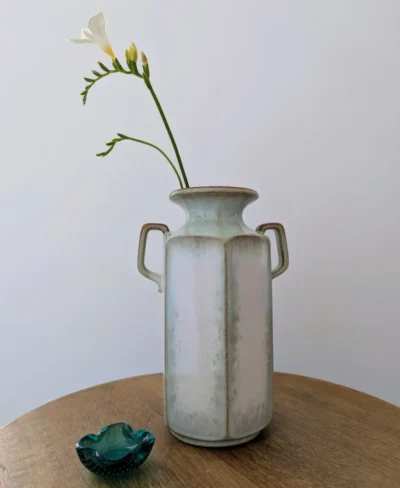 Vase amphore West Germany signé Scheurich, couleur vert d'eau