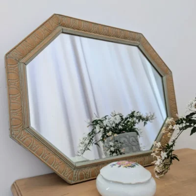 Miroir en bois ancien de forme octgonale