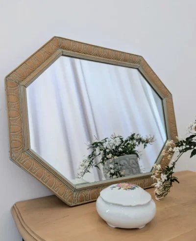 Miroir en bois ancien de forme octgonale