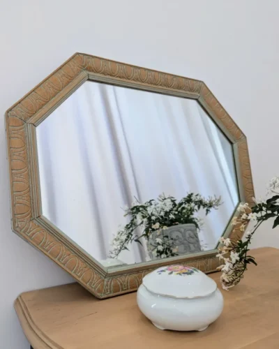 Miroir en bois ancien de forme octgonale