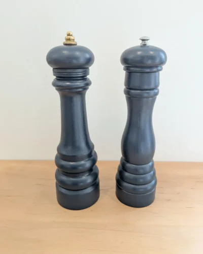 Moulins à sel et poivre en bois vintage