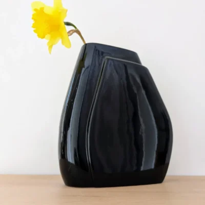 Vase bleu nuit en céramique