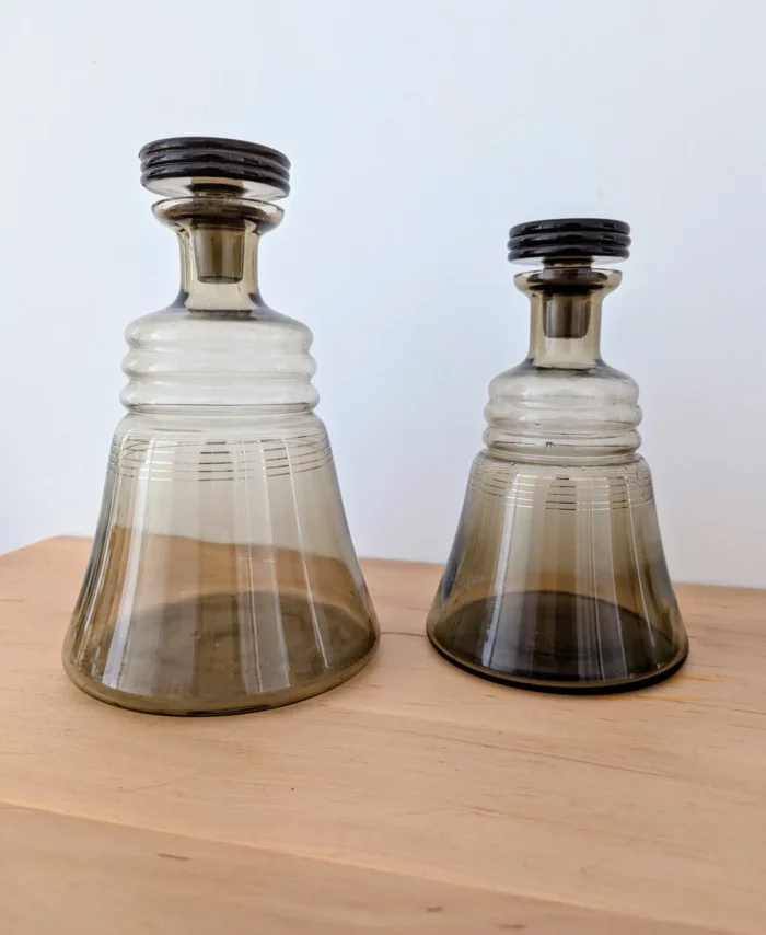 duo de carafes vintage en verre fumé art déco