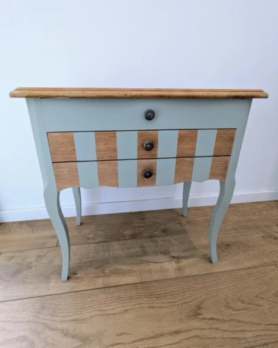 meuble chevet avec coffre bois et bandes vertes