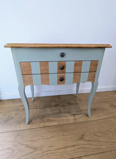 meuble chevet avec coffre bois et bandes vertes