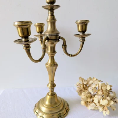 Chandelier vintage en laiton doré 4 feux restauration artisanale luminaire table