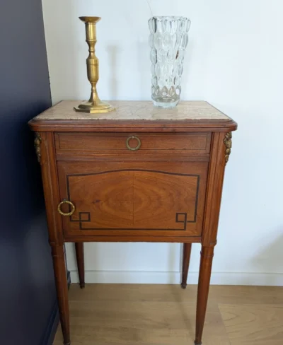 meuble de chevet style Louis XVI marqueterie et marbre rose