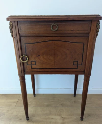 meuble de chevet style Louis XVI marqueterie et marbre rose