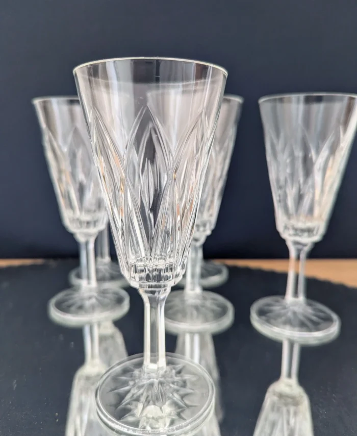verres à vin vintage en cristal de Reims ciselé