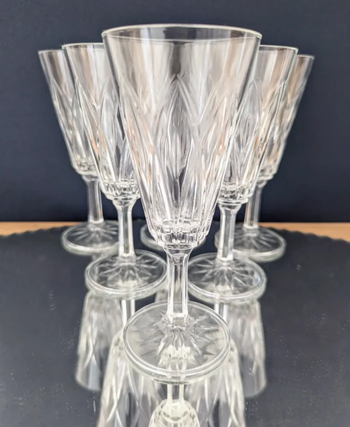 verres à vin vintage en cristal de Reims ciselé