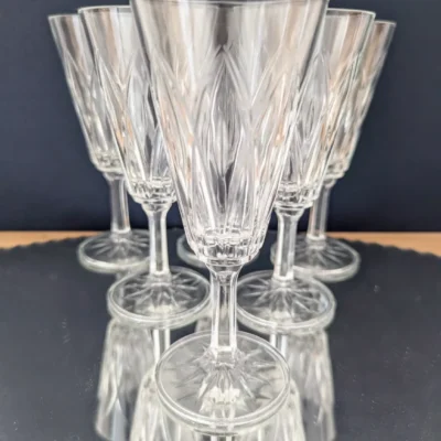 verres à vin vintage en cristal de Reims ciselé