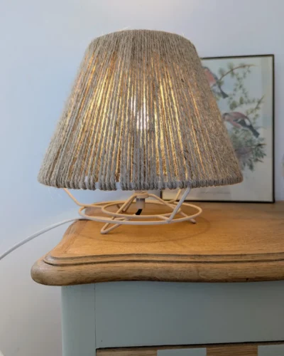lampe à poser en fil de jute