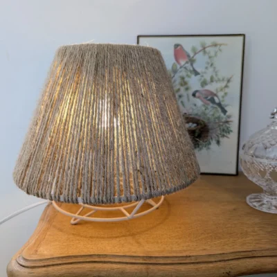 lampe à poser en fil de jute