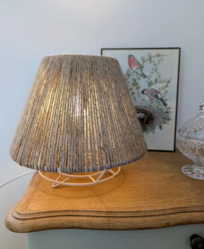 lampe à poser en fil de jute