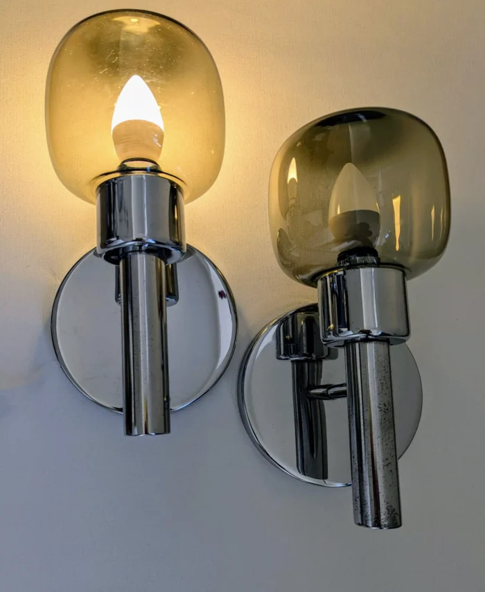 paire d'appliques vintage en chrome et verre fumé