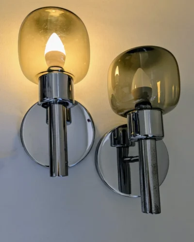 paire d'appliques vintage en chrome et verre fumé