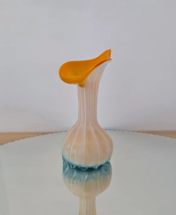 vase en verre soufflé coloré forme fleur d'arum