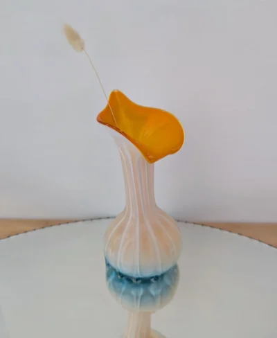 vase en verre soufflé coloré forme fleur d'arum