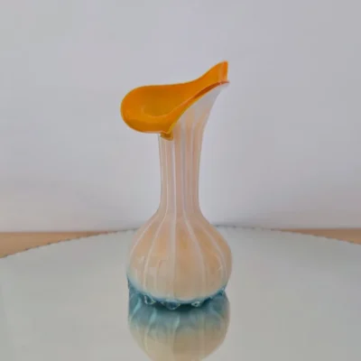 vase en verre soufflé coloré forme fleur d'arum
