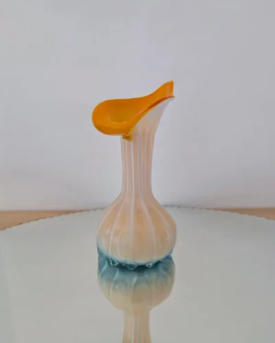 vase en verre soufflé coloré forme fleur d'arum