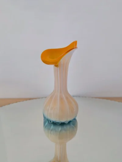 vase en verre soufflé coloré forme fleur d'arum