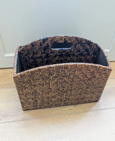 range-revue rotin tressé vintage