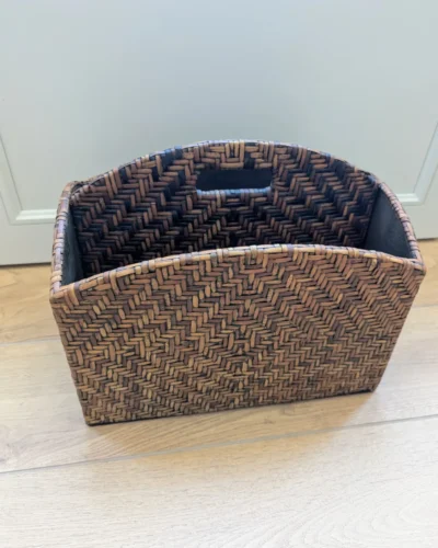 range-revue rotin tressé vintage