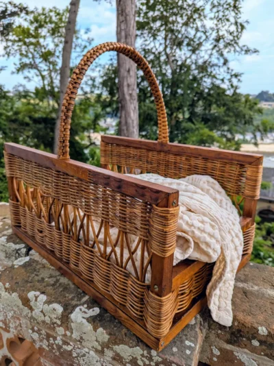 Grand panier osier et bois multifonction