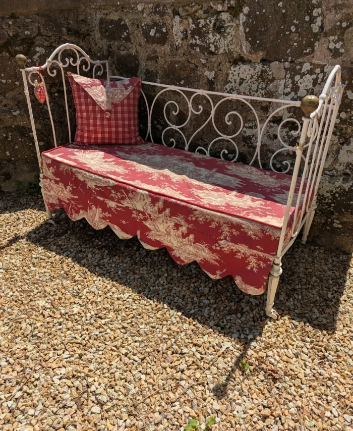 Lit banquette ancien fer forgé et matelas